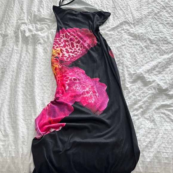 Elegant Black and Pink Halter Dress - Picture 6 of 6